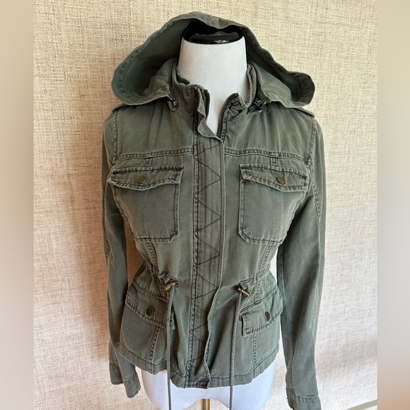 American Rag Jackets & Blazers - AMERICAN RAG Cie Womens sz Medium olive green hood Zip Up military Jacket cotton